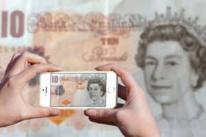 UK Money iPhone Queen