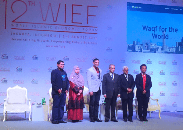 Umar Munshi, Dr Suhaili Alma’amun, Adi Rahman, Tun Abdullah Badawi, Tan Sri FuziAbdul Razak, Secretary General of WIEF,Prof DrDato Mazlin Mokhtar Deputy Vice Chancellor of UKM