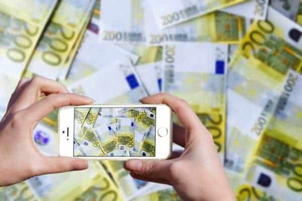 fintech-iphone-euros-money