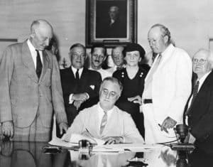 Franklin Delano Roosevelt Signs Social Security Act FDR 1935
