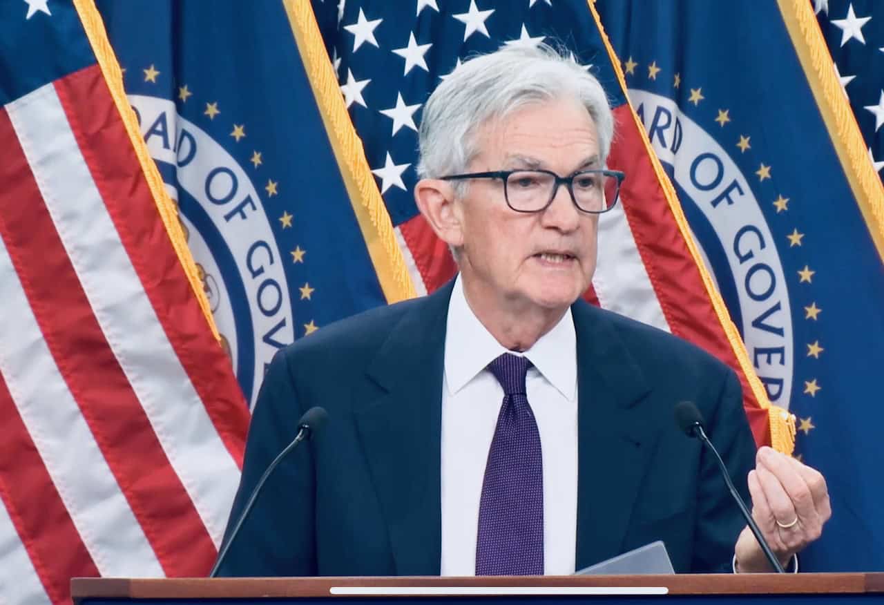 US Federal Reserve Holds Rates Steady, Chairman Powell to Remain at Fed After Replacement Takes Over